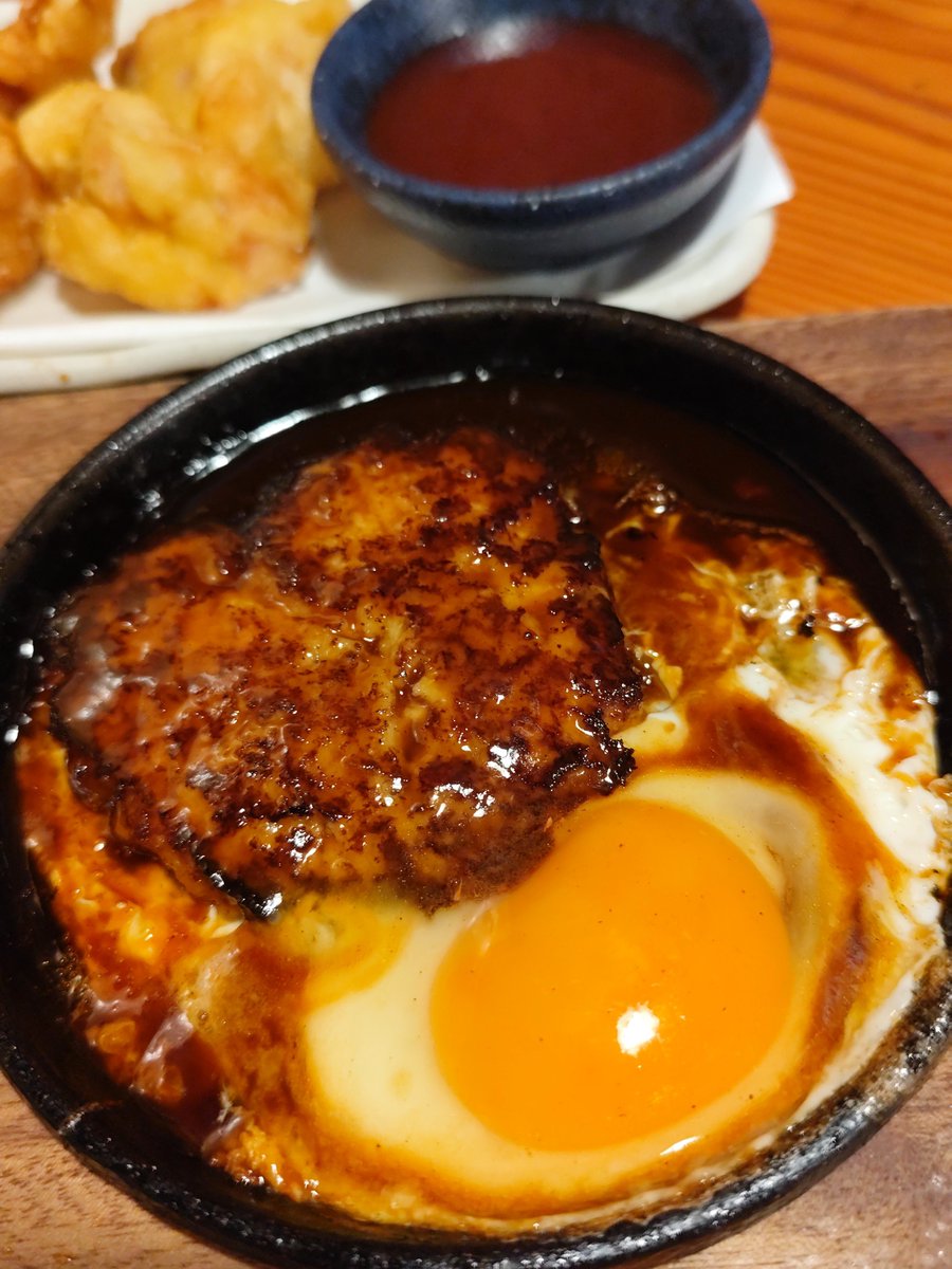 Rnyrg's tweet photo. 月見とちょこっとハンバーグ。 https://t.co/EspuTgLlIy