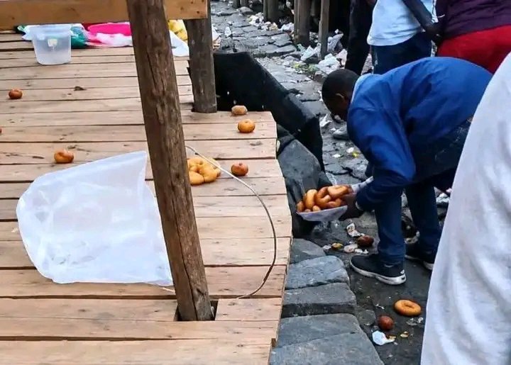 kinara_001's tweet photo. Dear Kenyans,Burundians Hawking  Coffee and Mandazis have not  stolen any of your jobs. 

They are not  Economic Saboteurs in Kenya.  During his 2022 election campaign period, your President promised to create 4 million jobs per year for the Kenyan youth, hawking tea mandazi https://t.co/Pn3juz2okK