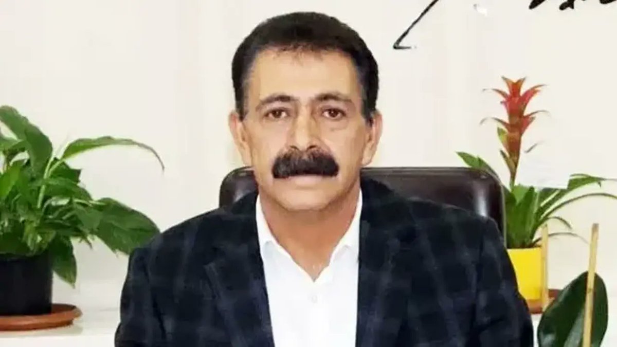 AzadiPartiya's tweet photo. https://t.co/u3VbcowAke
JI BO ÇAPEMENÎ Û RAYA GIŞTÎRE:
PEYAMA SERSAXIYÊ
Wekî PARTIYA AZADÎ, me bi keder û xemgîniyek mezin bihîst ku Hevserokê Şaredariya Agiriyê ya DEM Partiyê, Birêz Mehmet Akkuş, wefat kiriye û çûye ber dilovaniya Xuda.
Em ji Xuda ji bo merhum re rehmê dixwa... https://t.co/j74JTOQ3PJ