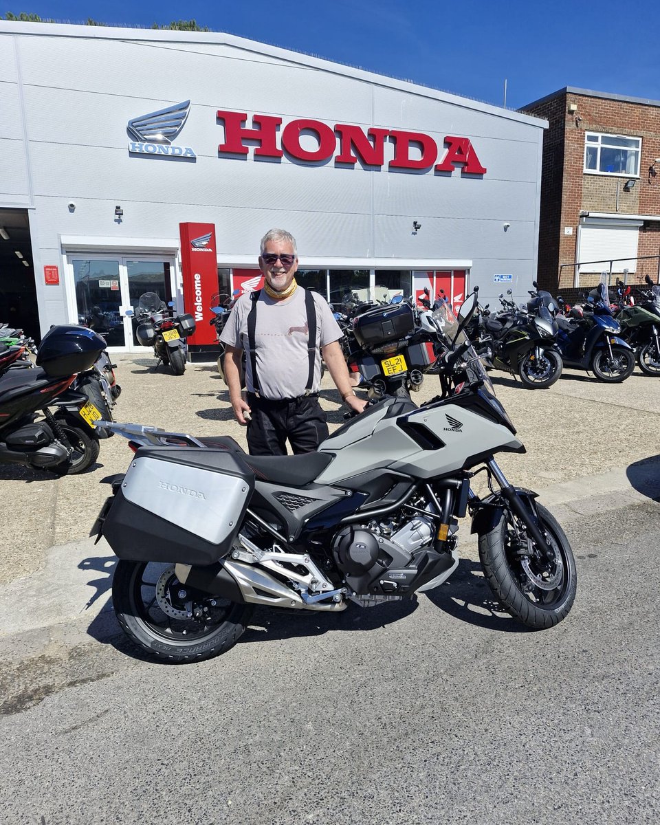EarlineWeigdlx's tweet photo. We love seeing new Hondas drive off. Congratulations to everyone who picked up theirs last week! https://t.co/4vGyR6cI8a