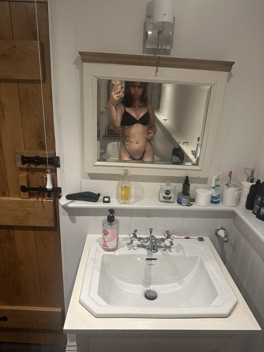 kiaxbell's tweet photo. this mirror has seen too much and yet i keep coming back https://t.co/teetuO1yrU