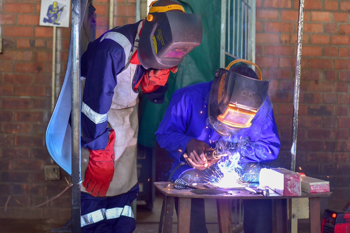KCDI_official's tweet photo. Advanced Welding training for staff from @UEGCL, powered by KCDI. Hands-on skills, workshop safety, real technical growth. From arc welding basics to advanced fabrication techniques, the team is building skills that matter on the ground. 
#KCDI #WeldingTraining #CapacityBuilding https://t.co/L4ntU2oOhw