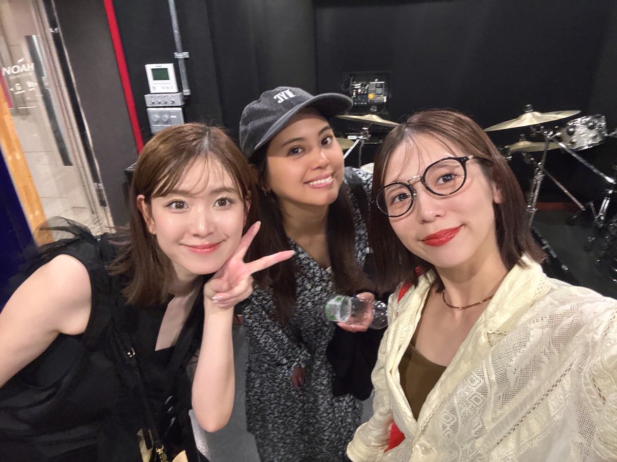 yu_watanabe_'s tweet photo. 本日リハしてきました🤍🪄

ついに今週の日曜日です！
一年以上ぶりに皆の前で歌える🎤
楽しみすぎる☺️

残りチケット枚数は8枚です！
ぜひお待ちしております💞 https://t.co/GJQL8AcoK4