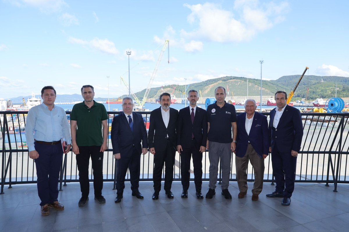 yatirimlardergi's tweet photo. 🔵Kardemir ve Türkiye Petrolleri, Filyos Limanı’nda İş Birliği İmkanlarını Görüştü
🔗 Yatırımlar Dergisi'ndeki haber: https://t.co/xme6WwFKwW
@SosyalKardemir, @trpetrolleri, #DKCC #CCGT #Petrol #YatirimlarDergisi https://t.co/6DNBE3M3cv