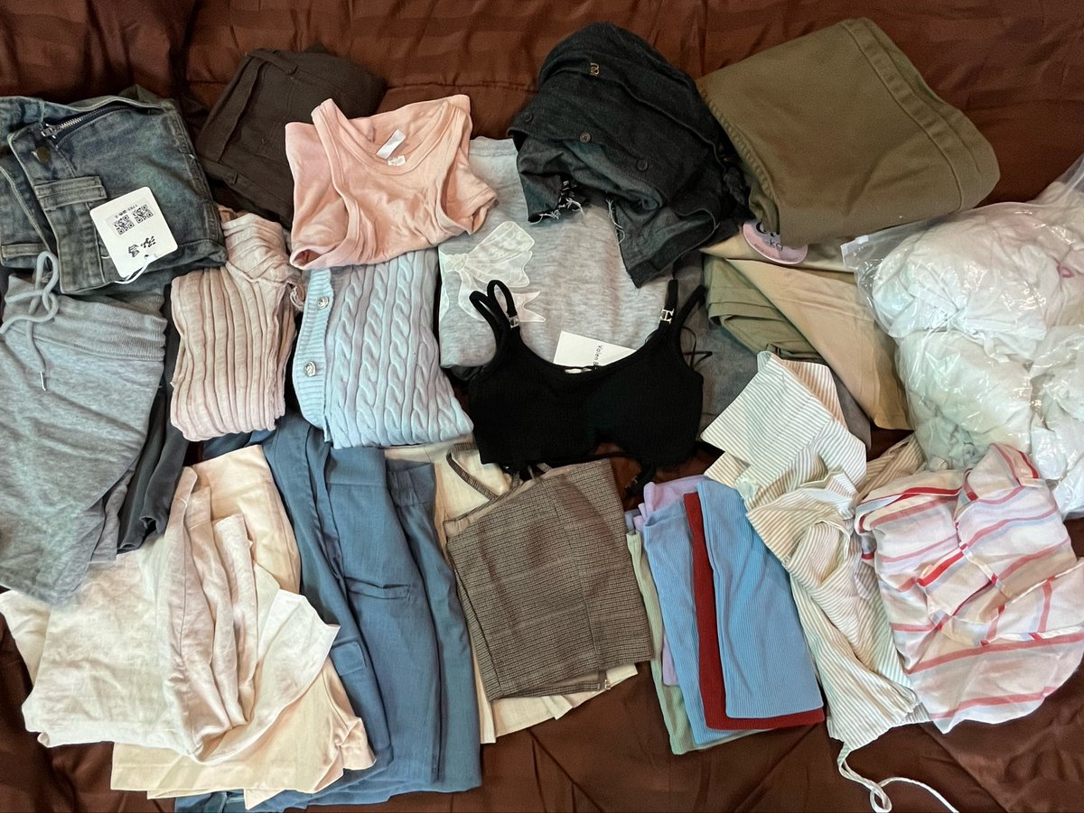 mywardrobe_k's tweet photo. ส่งต่อเสื้อผ้ากันค่าา มีเยอะกว่าในรูปนะคะ ราคาน่ารักมาก เพราะว่าเก็บไว้ในลังเต็มบ้านเลยค่ะเน้นหมดแนะนำซักก่อนนะคะขอคนรับได้ค่ะพอดีเค้าแค่ไม่ได้ซักให้ก่อนเพราะเยอะมากๆ
📮ค่าส่ง 45 บาท 3ตัวขึ้นไป+5 
🧺 ลงพรุ่งนี้  18:30 🪄 รี+ปัก ลด5บาทค่ะ
#ส่งต่อเสื้อ #ส่งต่อเสื้อผ้า #เสื้อผ้ามือ2 https://t.co/SB6zUM8hvV