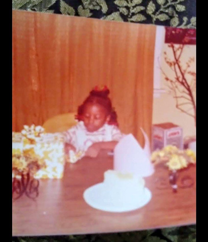 IAMJamena's tweet photo. #IRemeberWaybackWhen...⏪💭🏵️🏵️🌿🏵️🏵️
...My Mother was My Hairdresser👧🏾&Stylist🎀
⏪1970s⏪
#jaMEna💫 https://t.co/gYV3UtKPgw