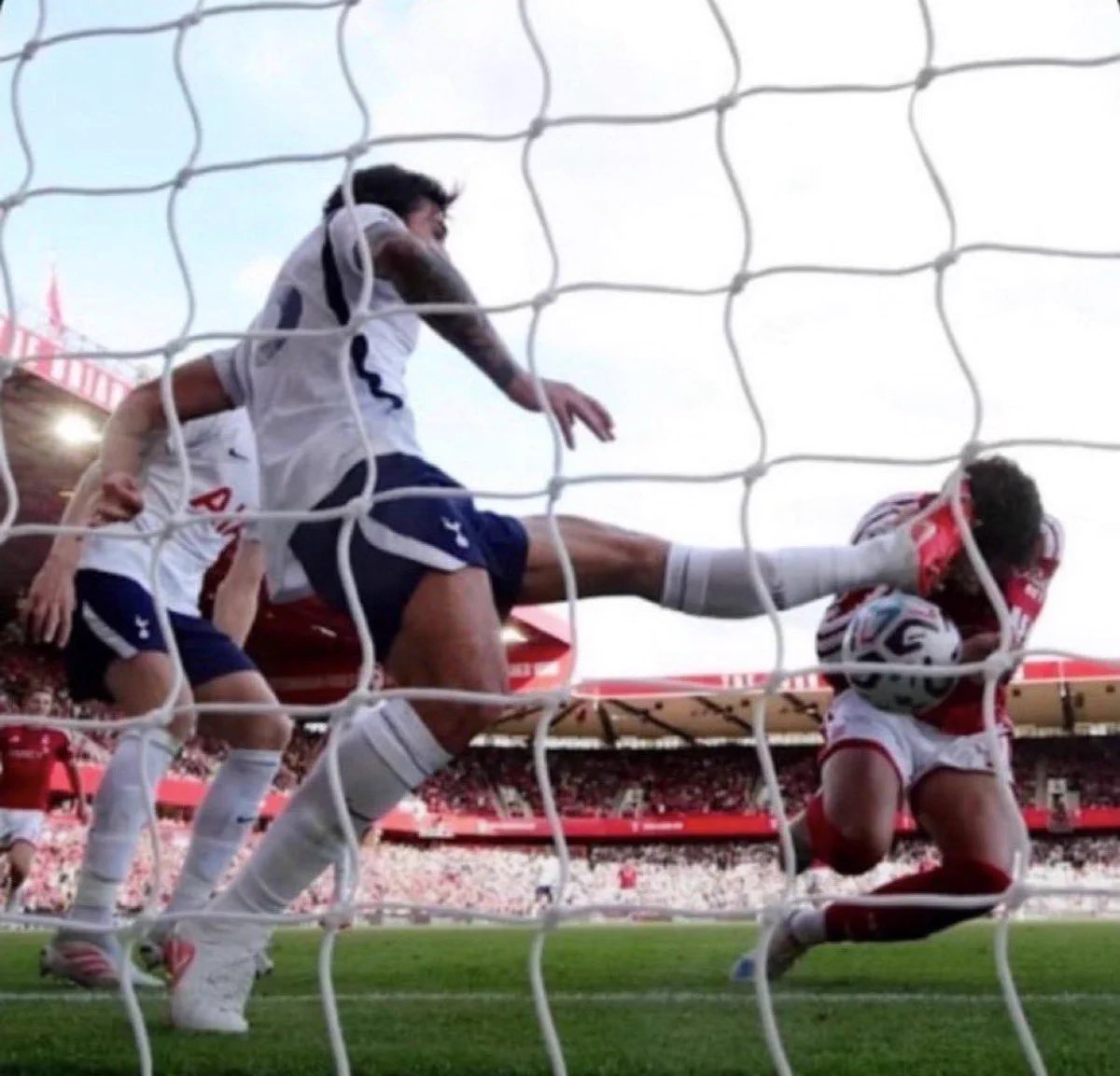 AFC_Monty_'s tweet photo. Two players kicked in the head already this season. None resulted in Red cards. All with significantly more force than Gabriel’s flick. 

Nobody actually thinks Gabriel should have been sent off. They’re just engagement farming because it’s Arsenal. https://t.co/zz8X2U42G7