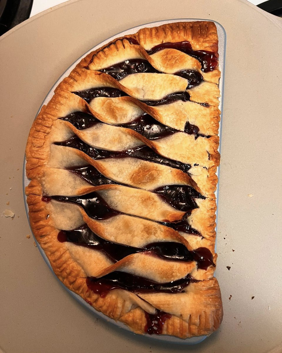 ShanMaglorrio's tweet photo. I got a free Pampered Chef 1/2 pie pan for hosting an online party to support my friend Andrea’s small business. I made Coty’s favorite blueberry pie for Easter—perfect for the three of us and delicious! https://t.co/9e99XQmTlN