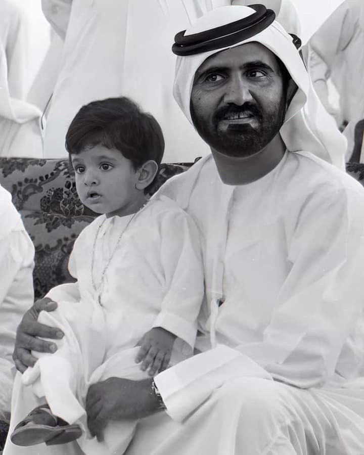 ae_wasl's tweet photo. رسالة من صاحب السمو الشيخ محمد بن راشد آل مكتوم إلى ابنه سمو الشيخ حمدان بن محمد

"إلى ولي عهدي، وامتداد عمري، وسند مسيرتي حمدان"🥹🤍

ربي يحفظكم ويطول بعماركم✨ https://t.co/yhCJkZnmQt