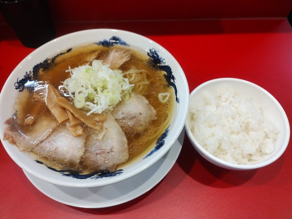negimaro's tweet photo. 京都駅近辺の激戦区で開業した、ラーメン尋(ひろ)さん。透明な豚骨スープが美味い!朝ラーで行きました。ライス無料! https://t.co/c5PvFf3yBK