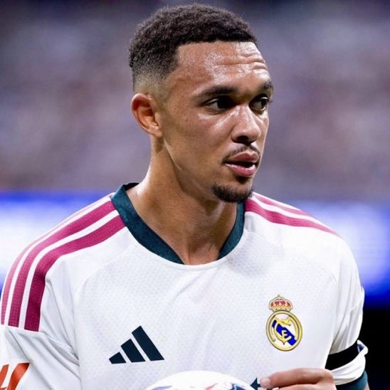MadridXtra's tweet photo. 🚨 CONFIRMED: Jose Mourinho believes Trent and Yan Diomande fit together. 

This combo would allow Trent to come inside. @diarioas https://t.co/dvYBLKAicX