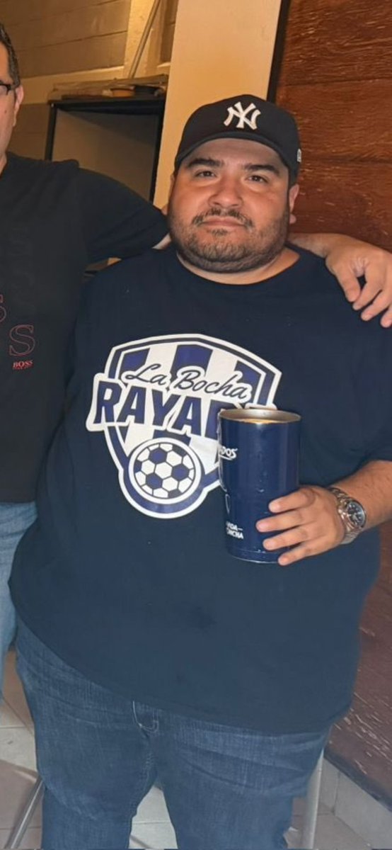 Rockmiro182's tweet photo. Porque el tambo de cagada del @elfifas_ no baila asi de ridiculo como esta gorda?

🤣🤣🤣 https://t.co/H3X93RXfg5