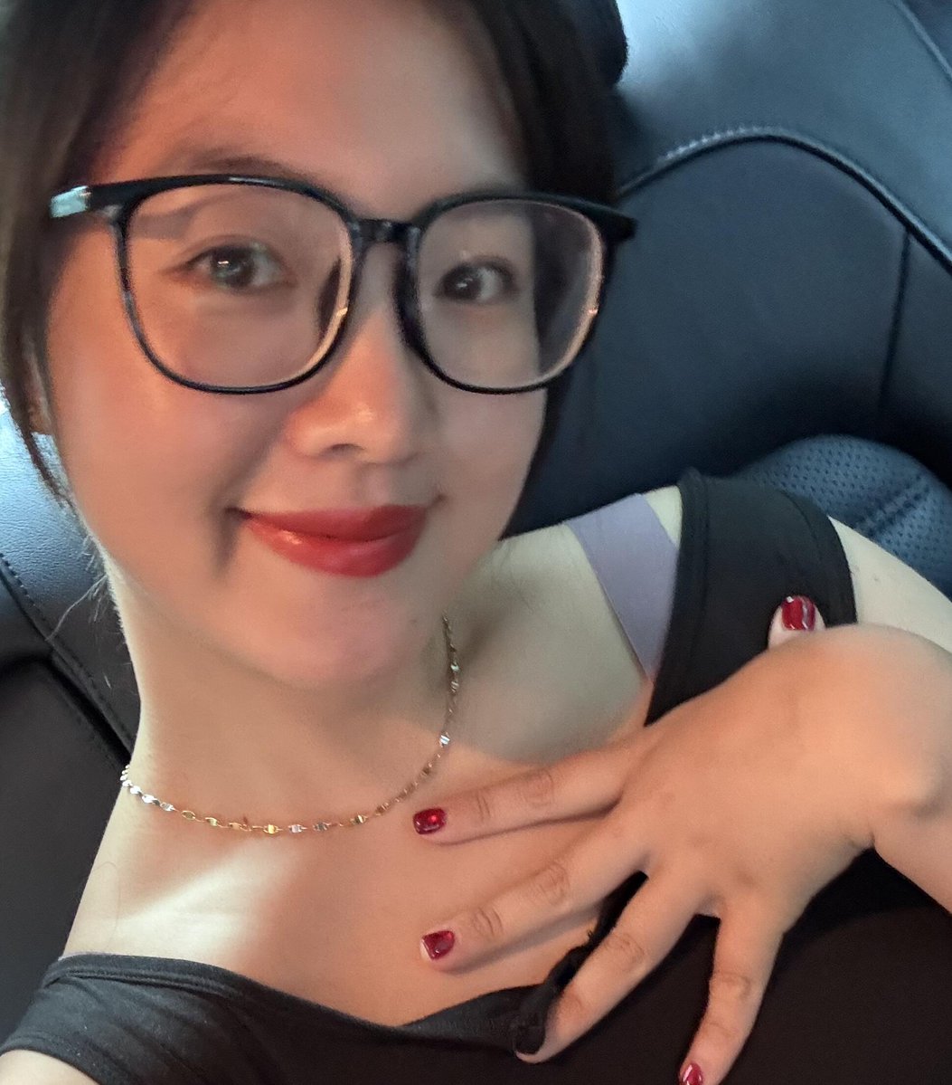Ruhani___01's tweet photo. 出来炸到 素颜 还行吗？喜欢新奇  当然也需要幸   但是打招呼要礼貌 https://t.co/3eKyN3p164