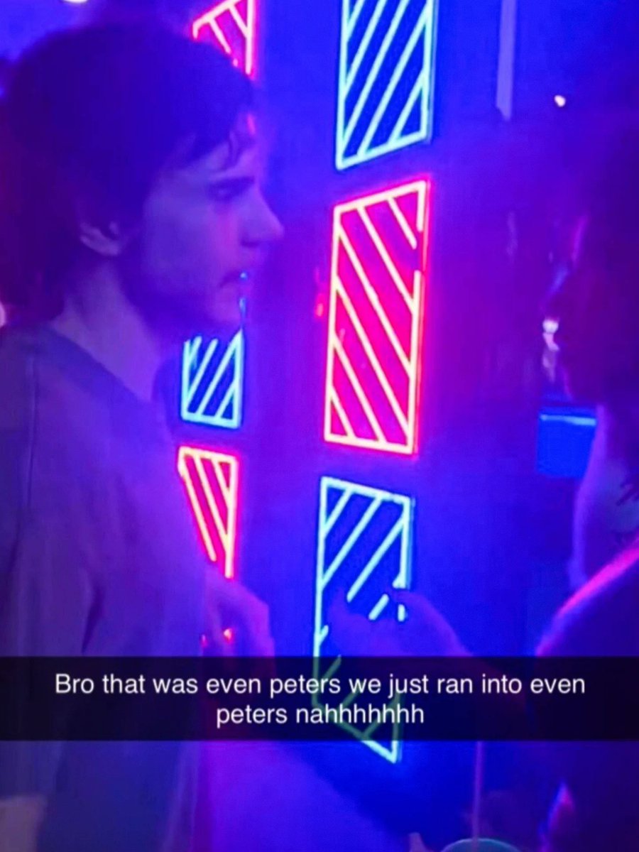 Mazhref's tweet photo. Evan Peters, the king of blurry pics, is back. Someone who met him in March 2026 said, “I was face to face with him a couple of weeks ago. I couldn’t believe my eyes. I literally almost died. ” Understandable. https://t.co/trk81GdgGT