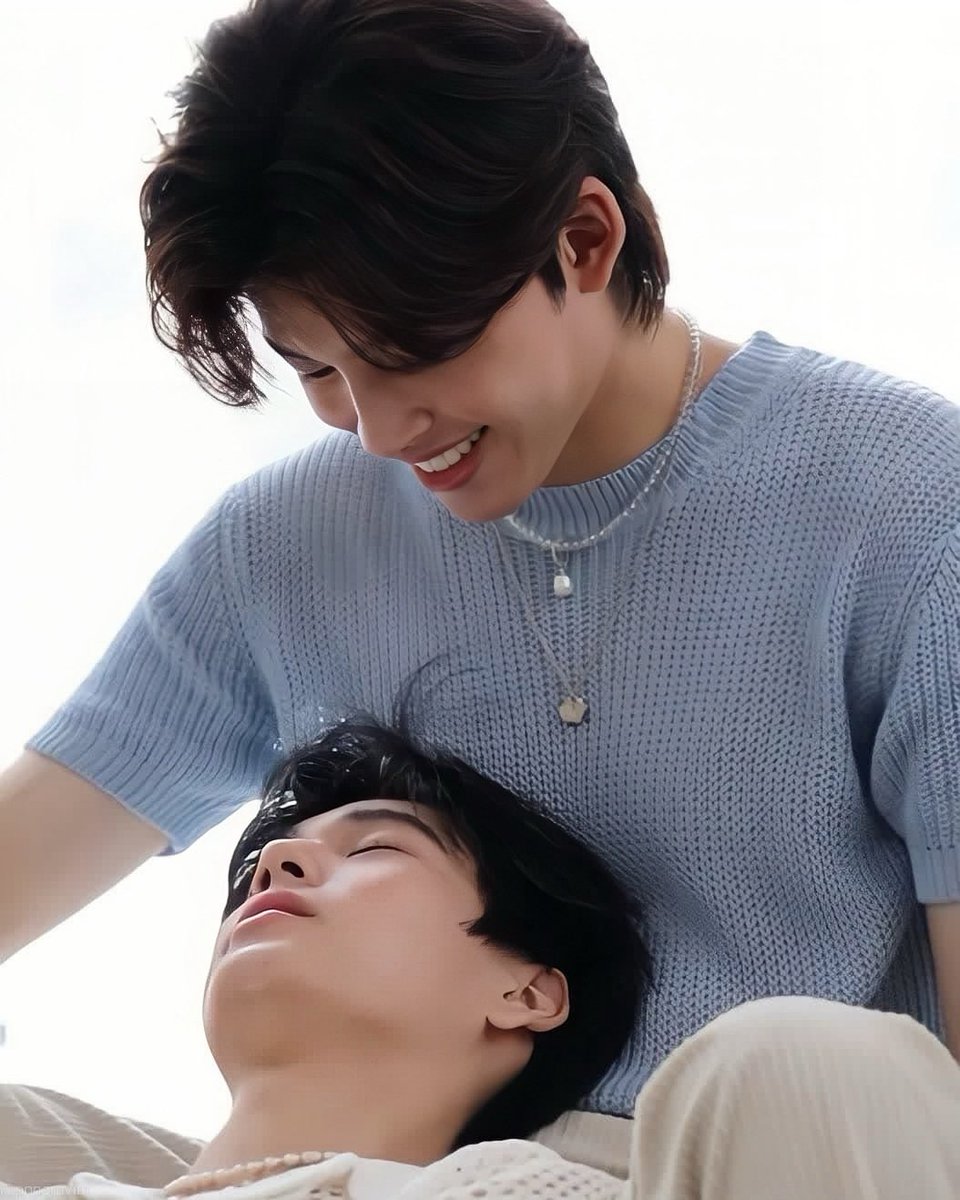 phuunarv's tweet photo. phuwin's favorite personal pillow>>> https://t.co/bvVQ3xXZ61