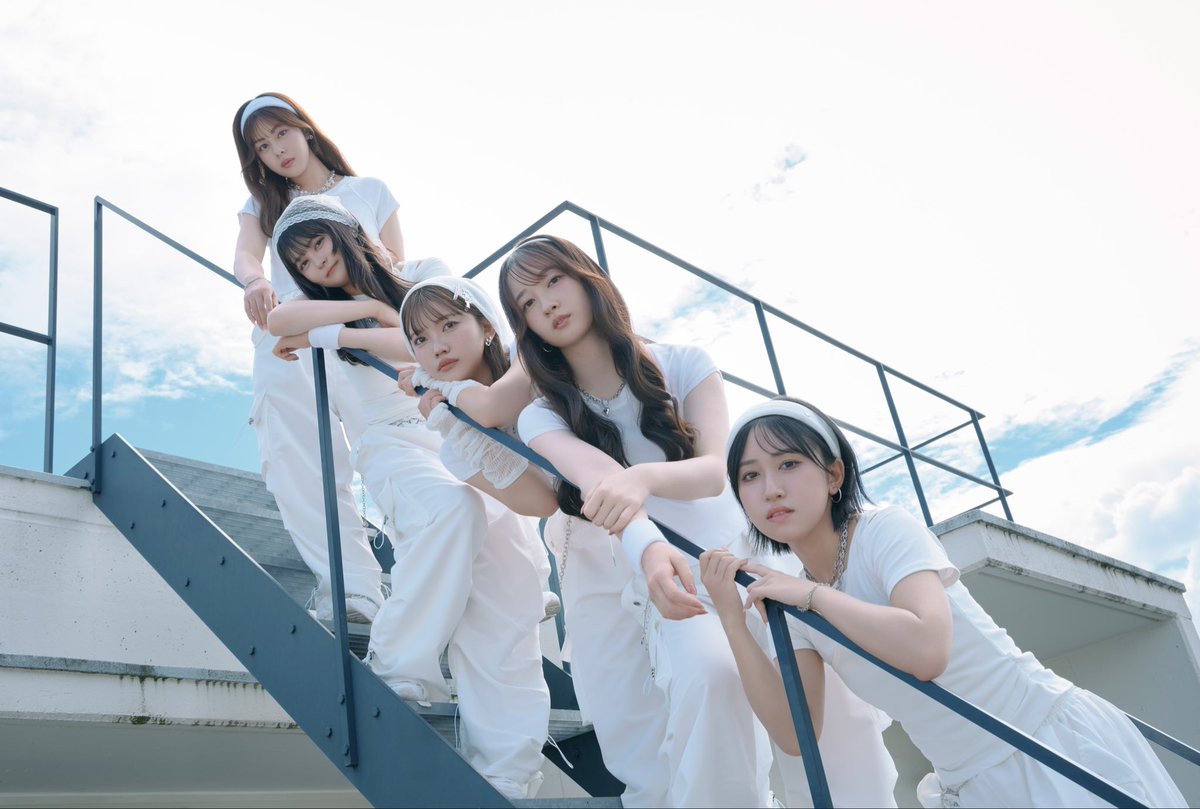 dayre_official's tweet photo. /／
#DayRe: 1st Single「#ミカンセイオーディナリー」発売＆DayRe:初のTVアニメタイアップが決定！
\＼

10月より放送開始のTVアニメ『獣王武神ダンデヴァイン』のエンディングテーマに、新曲「ミカンセイオーディナリー」が決定🎉

最新のアーティストフォトも公開📸✨

🎨タイトル
1st Single 「ミカンセイオーディナリー」

💿発売日
2026年11月11日(水)

▼詳細はこちら
https://t.co/1CWr3SDO4D

#DANDIVINE #合体神