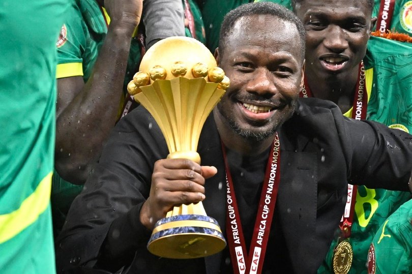 ElhadjiBale's tweet photo. @ActuFootMaroc L'homme qui t'a coiffé 😁😁😁😁 https://t.co/Fgo4aTuHcO