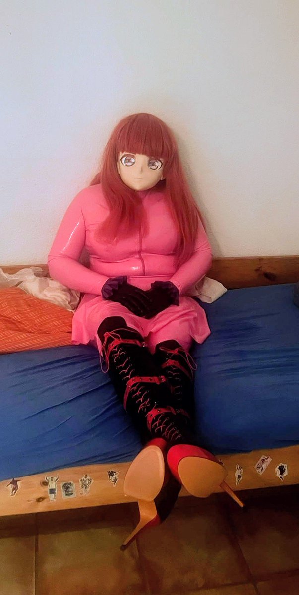 Shiny_Mina's tweet photo. My first time ever wearing a Kigurumi-Mask, it was amazing! Thank you so much for having me! 🥰 @Femur_kig 

📸 &amp; Kigurumi-Mask @Femur_kig 

#latex #latexfashion #kigurumi #kigurumimask https://t.co/RcObo6UP4G
