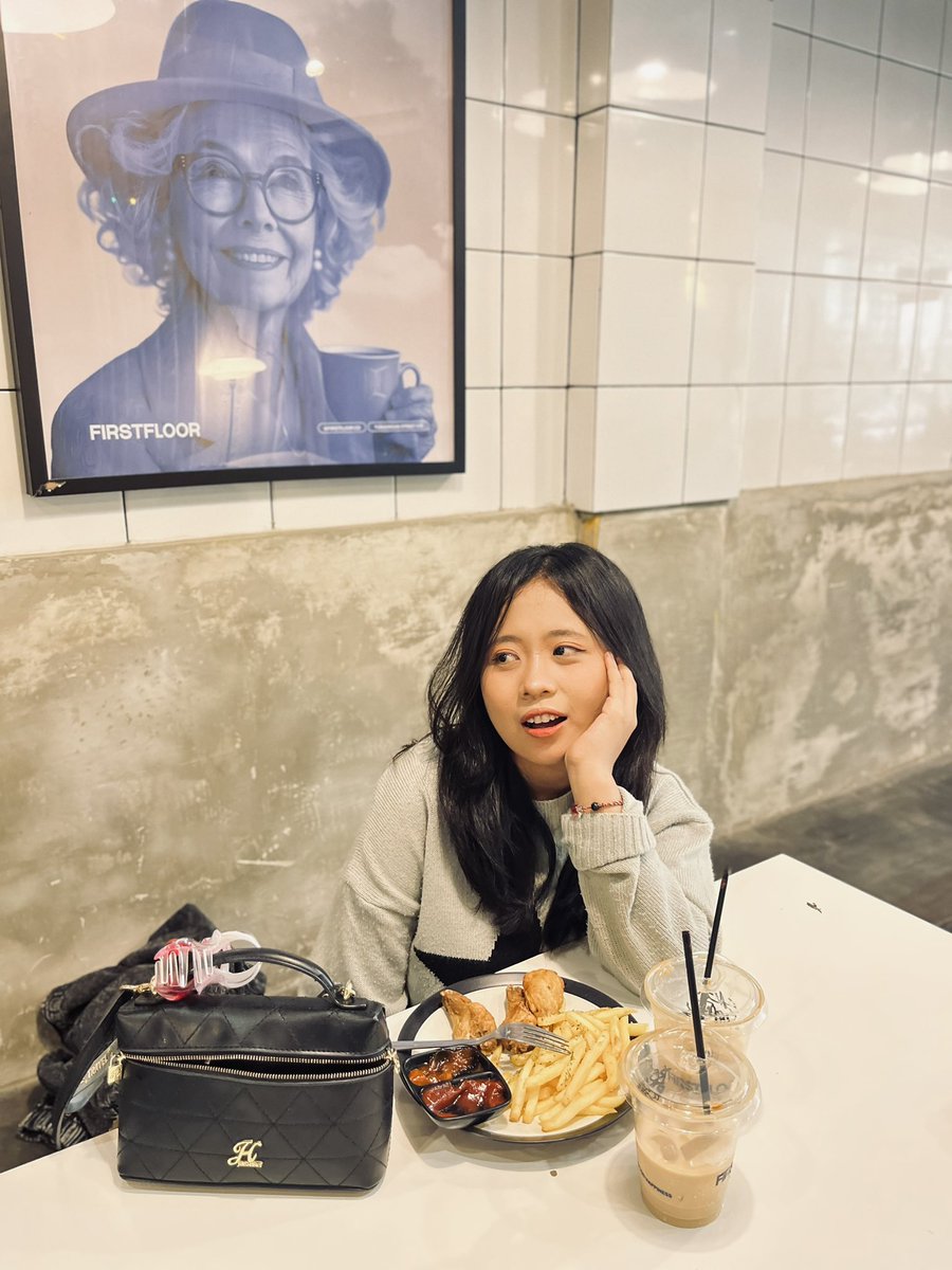 kaiblitch's tweet photo. [FORMULIR PERMOHONAN PERSAHABATAN QUEER]
nama:zeey
usia: 20
pekerjaan:bikin kopi
tinggi: 149
zodiak: ♌️ 
hobi: NGOPI,BIKIN KOPI,watchingg a moviess n listen to music
fakta menarik: FANSSS BERATTT MARVEL AND MY FAV KARATER IRON MAN💕 https://t.co/Pprv3ZWIiK