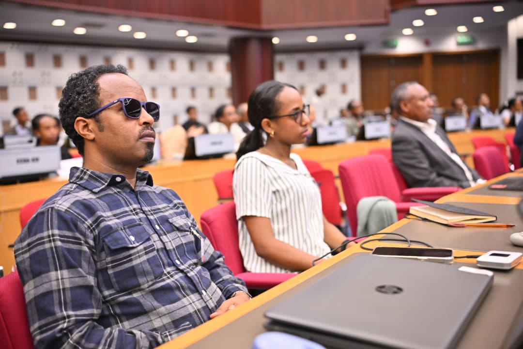 ECA_OFFICIAL's tweet photo. 1/3 Addressing delegates at #CCDA in Addis Ababa today, ES @claverGatete said #ClimateFinance must be scaled up to meet Africa’s estimated $277bn annual need. Current flows meet only 11%.

“We must also ask: At what cost? On what terms? And what devp't outcomes will it deliver?” https://t.co/6WJIuVuGIf