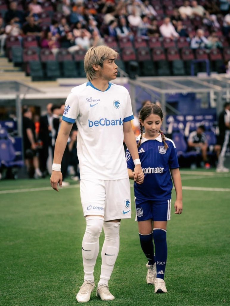 shirataman14's tweet photo. 👱🏻🤝🏻👧🏻

#伊東純也
#KRCGenk
 https://t.co/8xwr4OLLMh https://t.co/RcgaEeDWuM