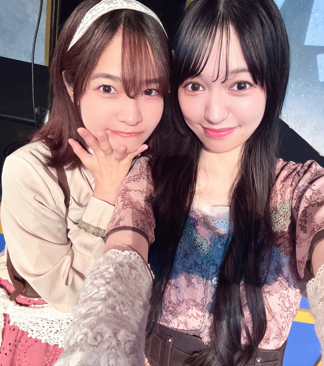 rijumurahoshi31's tweet photo. #コトバノコトバ 

スイージ役 #有沢澪風 ちゃん!
とてもお久しぶりに会えて楽屋が一緒で
たくさんお話しできて嬉しかったです✨

カウラ役 りな! #結城りな
今回も朗読劇りなと一緒になれて嬉しかったよ！弾き語りとても素敵だった！！✨ https://t.co/sOcgRz050t