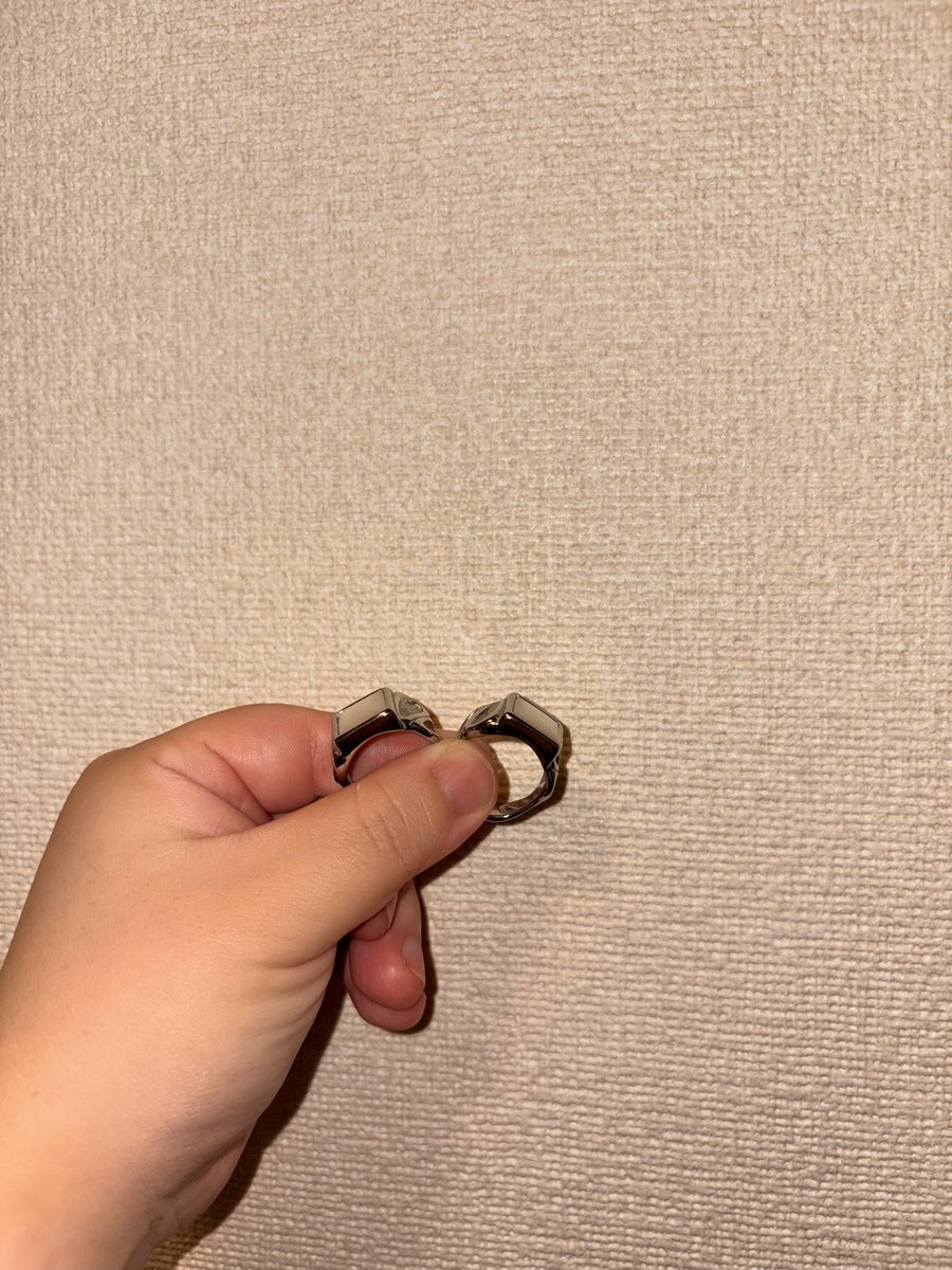 gokigen_mari's tweet photo. 付き合って2年になりました。💍
今までもこれからも、この子をずっと笑わせていくのは私です。
ｶｸﾞﾁｬﾝ、ｱｲｼﾃﾏｽ。

#同性カップル https://t.co/CevyD4teuH