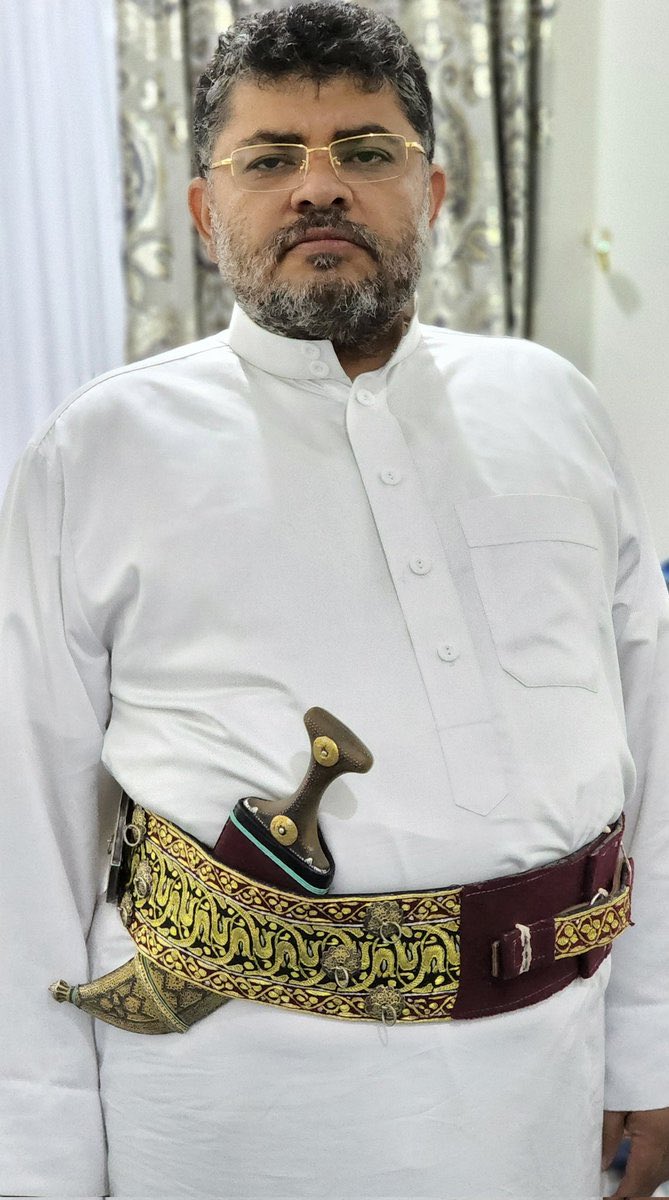 Teacherdgd's tweet photo. @Adelalhasanii طلع حوثي يا زنبيل ؟ 😂
نصف الأكل اللي ياكله هذا يكفي يسد جوع 20 طفل يمني. https://t.co/1ARlB2CLpU