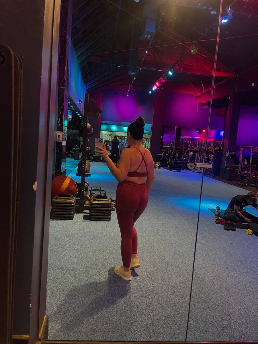 DelphaRuthbbqm's tweet photo. Letting the results speak... I’ve been in my little bubble lately, and it’s so rewarding. Every workout, sweat, and sore muscle has been worth it. Less talk, more action. The Oner Active fit is chef’s kiss—seamless lift for the win! https://t.co/BLBsLjIgq7