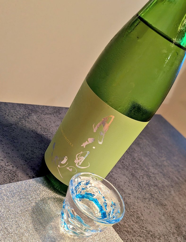sakejapansake's tweet photo. 猪又酒造
月不見の池 早川 みどり 純米吟醸

早川谷の中硬水と米を使用し、仕込にも拘りを持ち、優しい甘みとフルーティさがあり、最後はキレがある美味しい日本酒です🍶✨
#日本酒 #猪又酒造 #月不見の池 #japanesesake #sake #新潟県 #糸魚川市 #純米吟醸 #たかね錦 #無濾過原酒 #早川みどり #醴 https://t.co/qjdraiq0hI