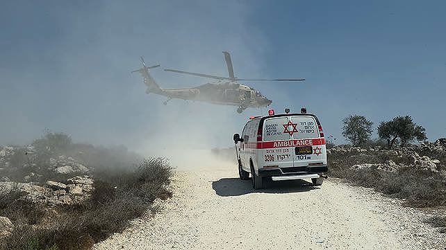 InesHajj9's tweet photo. Nablus | West Bank 🚨

A stabbing attack at a settlement outpost near the town of Asira in the Nablus Governorate left an Israeli settler seriously injured, according to Israeli reports. 
The alleged perpetrator reportedly fled the scene, prompting the Israeli occupation army to impose a security siege around villages east of Nablus as it launched a search operation.

Following the attack, Israeli Defense Minister Israel Katz said in a statement that Israel would launch an “all-out war” against the Palestinian Authority if it is confirmed that the PA is preparing for an attack similar to the October 7 attack.