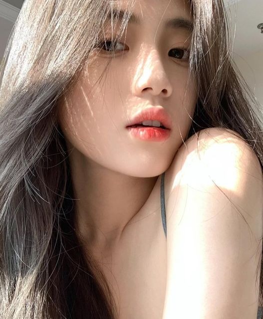 VictoriaGasnk's tweet photo. Besides my partner I don’t have anyone else really close to me, and I’m not saying they are not enough, I’m saying they can’t be the only good thing in my life. https://t.co/qsBL24nzoF