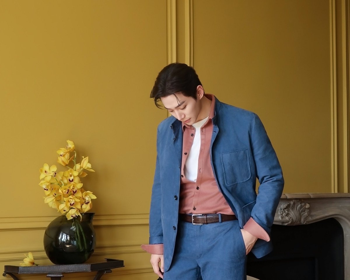 le2jh_vicky's tweet photo. @dlwnsghek 260907 LEE JUNHO weverse 2️⃣

Berluti ‘La Maison’ Behind 

https://t.co/V0tRikJzjl

@dlwnsghek 
#이준호 #LEEJUNHO
#벨루티 #BERLUTI
#LaMaison campaign https://t.co/q5YbJAWtFB
