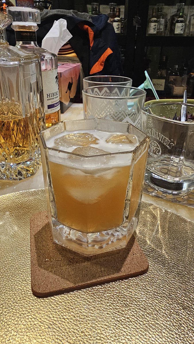 QCDai's tweet photo. @jajia 请您喝一杯我调的威士忌酸🥃 https://t.co/yyZiQMZD0x