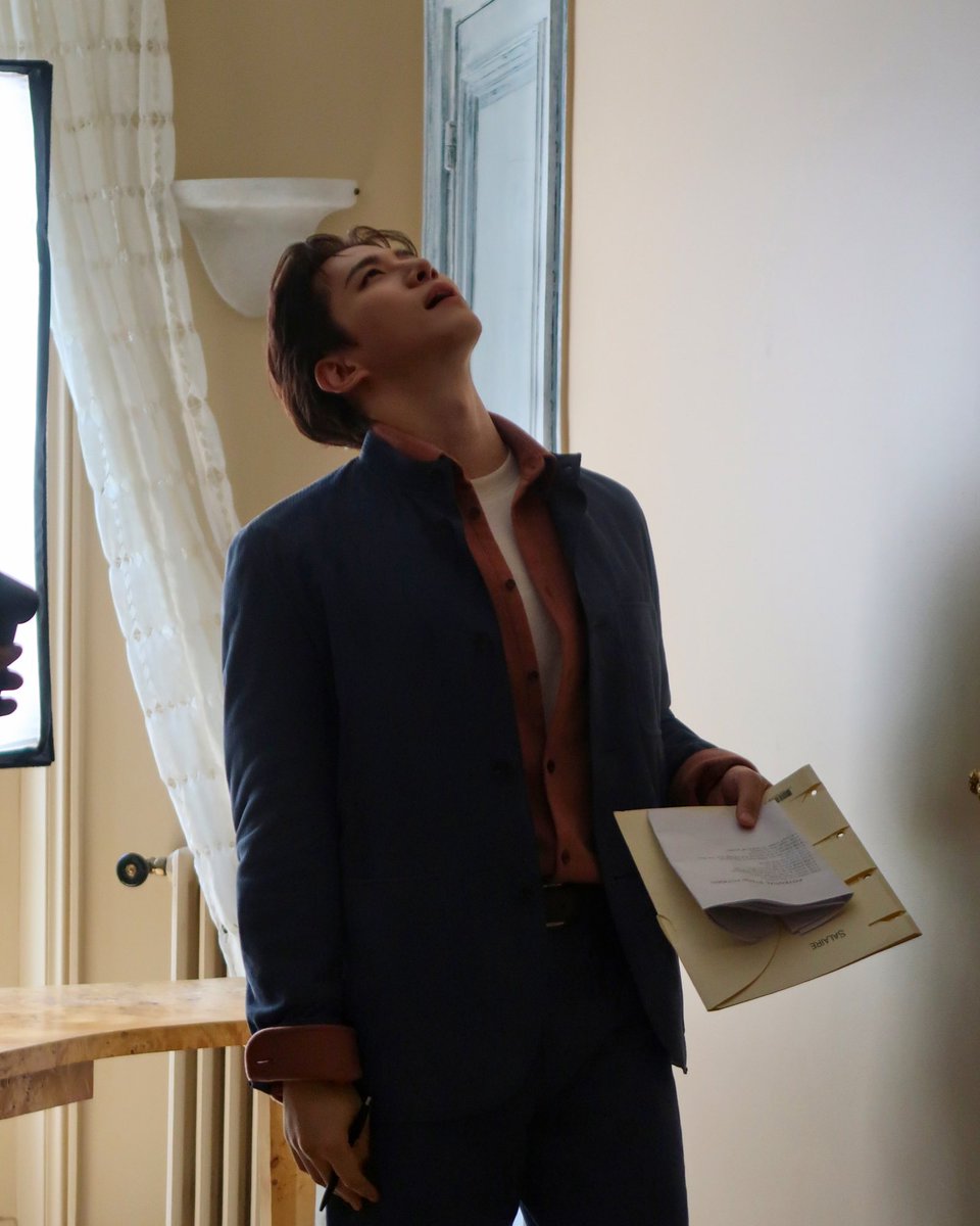 le2jh_vicky's tweet photo. @dlwnsghek 260907 LEE JUNHO weverse 3️⃣

Berluti ‘La Maison’ Behind 

https://t.co/V0tRikJzjl

@dlwnsghek 
#이준호 #LEEJUNHO
#벨루티 #BERLUTI
#LaMaison campaign https://t.co/jSoeriQpyt