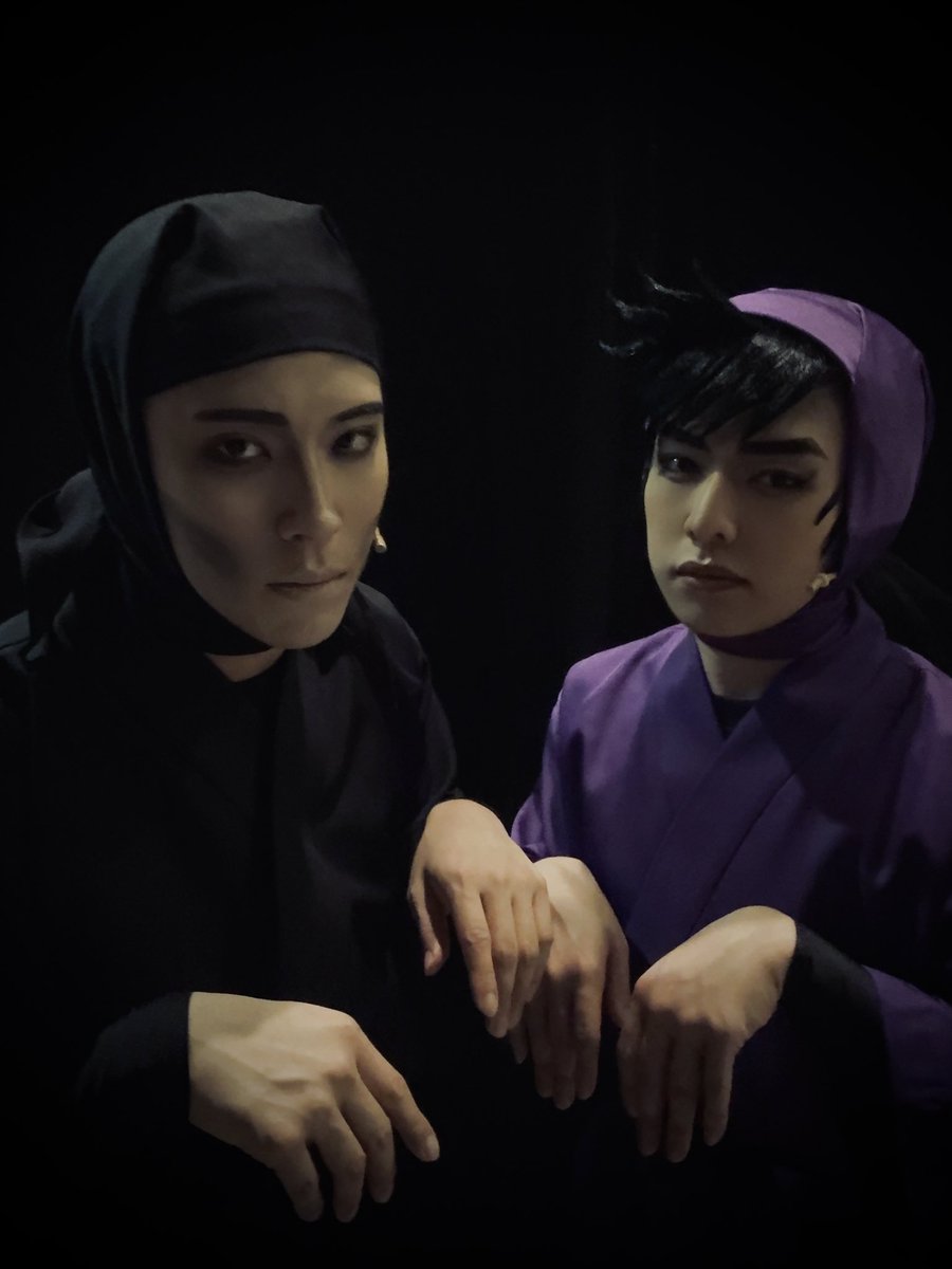 rinpkninja's tweet photo. 舞台「忍たま乱太郎」第4期
みんなニコニコ、はい、どうぞ！の段

今作は…

一年ろ組 教科担当 作法委員会顧問…

斜堂影麿先生 も演じさせていただきました…。

利吉くんとはベクトルの全く違うキャラクターで、とても楽しく演じさせていただき…ました…

日陰ぼっこ…守一郎くんとの特訓、作法委員会、教師陣の……皆さんと…。

#忍ゲキ