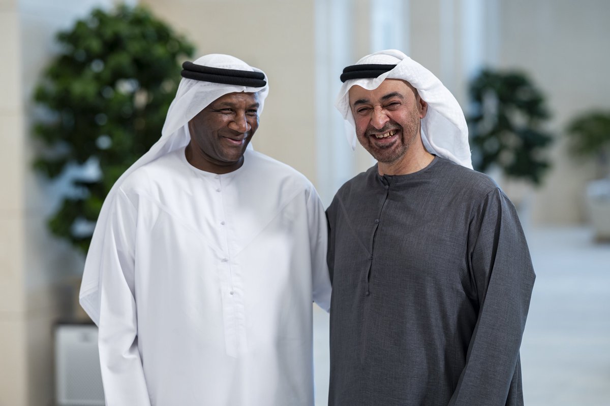AlWaslSC's tweet photo. من زعبيل إلى المونديال 🇦🇪💛

نجوم الوصل في حضرة صاحب السمو الشيخ محمد بن زايد آل نهيان، ضمن الجيل التاريخي لمنتخب الإمارات في مونديال 1990.

🟡 #الوصل | #ALWASL https://t.co/BWy8qilgIt