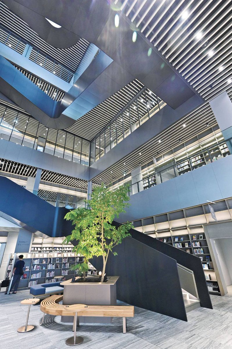 okeihan_net's tweet photo. K PRESS 9月号の特集は「いま訪れたい 沿線の図書空間」📚️

建築や空間デザインも素敵な、京阪沿線の図書空間を多数紹介しています✨

▼詳しくはこちら
https://t.co/ijcX2LpVjV

#京阪 #京阪電車 #Keihan #KPRESS https://t.co/G6r587W8xM