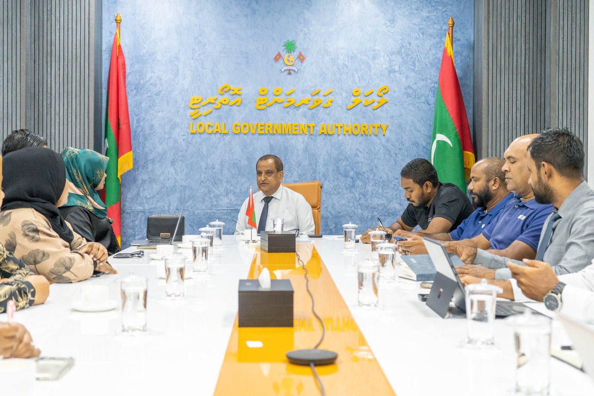 lgaMaldives's tweet photo. ދ. މާއެނބޫދޫ ކައުންސިލަށް ދިމާވާ ދަތިތަކާއި އަދި އެހީތެރިކަން ބޭނުންވާ ކަންކަމާއި ގުޅޭގޮތުން ކައުންސިލްގެ އެދިލެއްވުމަށް ބޭއްވުނު ބައްދަލުވުން.

#LaamarukazeeRaajje
#laamarukazukurun
#baaruverirayyitheh https://t.co/XpulZvIvta
