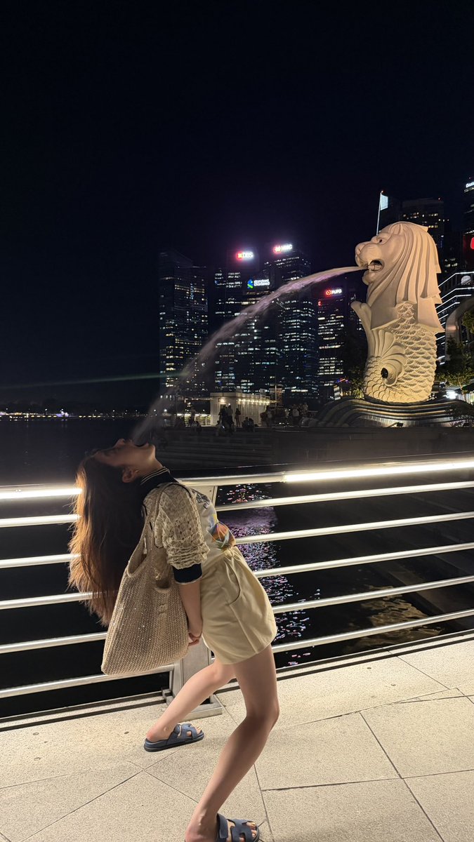H_KANNA_0203's tweet photo. いきなりですが、載せるタイミングを失った旅の写真出しますね。笑
初めてのシンガポールは絶対にこういう事したかったんです。 https://t.co/SUpq7ZYC33