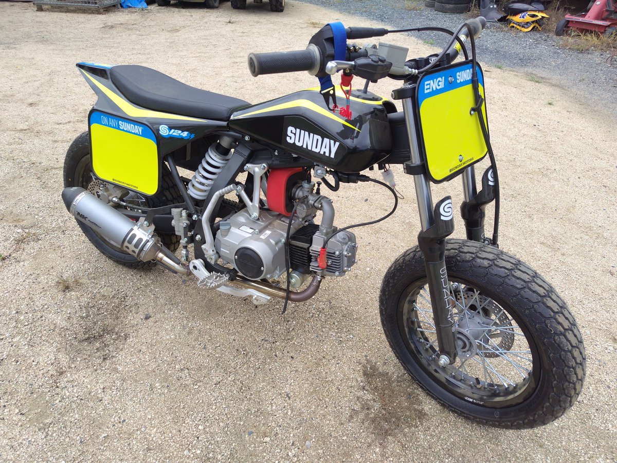 sadatech6966's tweet photo. 岡山でフラットトラック体験ができるマックファームに
【 SundayMotors  S124 】のレンタルバイクをご用意致しました🙋

14インチのミドルサイズながらフラットトラック専用に設計されたシャーシは滑らかで素直な乗り味💡
そのスライドパフォーマンス能力はマックファミリーが証明済み！

乞うご期待❗ https://t.co/YVZoDmjVHo