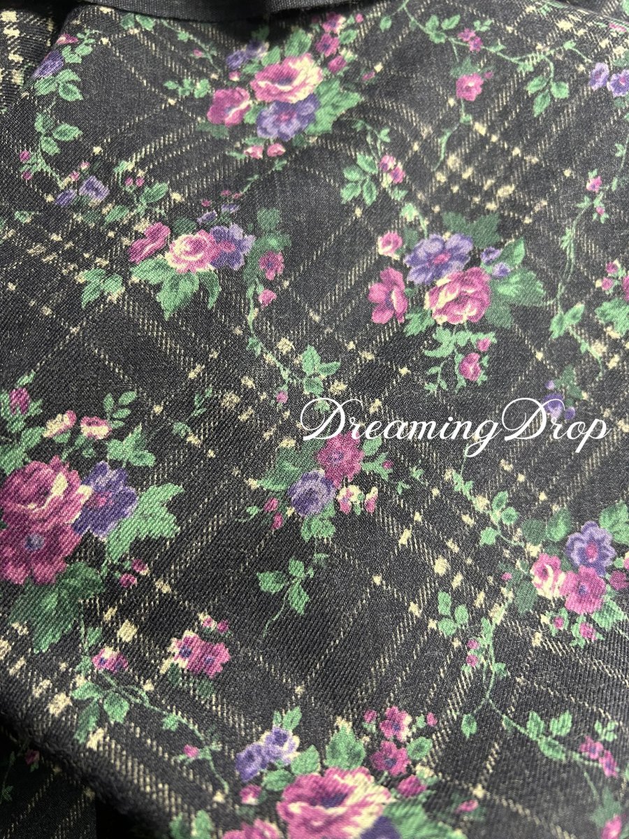 DreamingDrop's tweet photo. 【NewItem in GLMall】
9/7(月)21:00～
・BaradanaJK&amp;SK
・D2IdeaBlouse(新カラーあり
着用モデル　京条りるは @riruha_xxx 
徒花をイメージしたセットアップコーデ。２色展開。
新カラーの真っ赤なブラウスは2着のみなので、気になる方はお早めにお願い致します。
https://t.co/HhYFEordND https://t.co/2e6vUuav1C