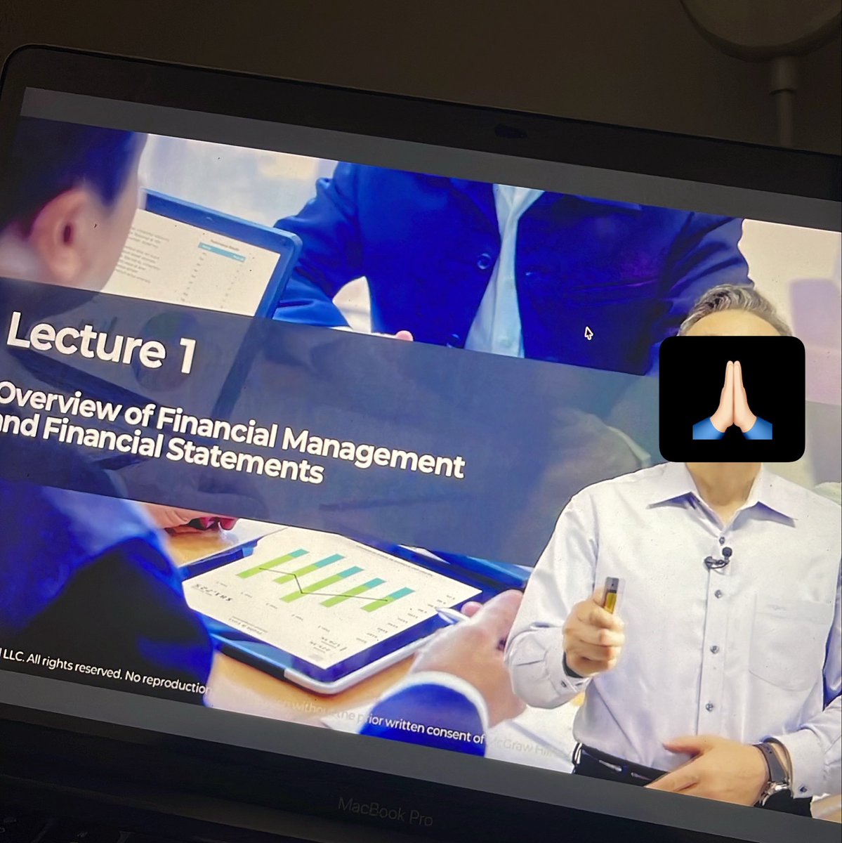 kaiashere's tweet photo. gue smt ini ngambil byk bgt courses univ luar jir (mana korea semua) 2 mkp ui vs 5 mk luar ui soalnya slcm #bapuk #jlek #guekalahwar gatau lah semester ini isinya penuh dendam https://t.co/vaydKzQkzt