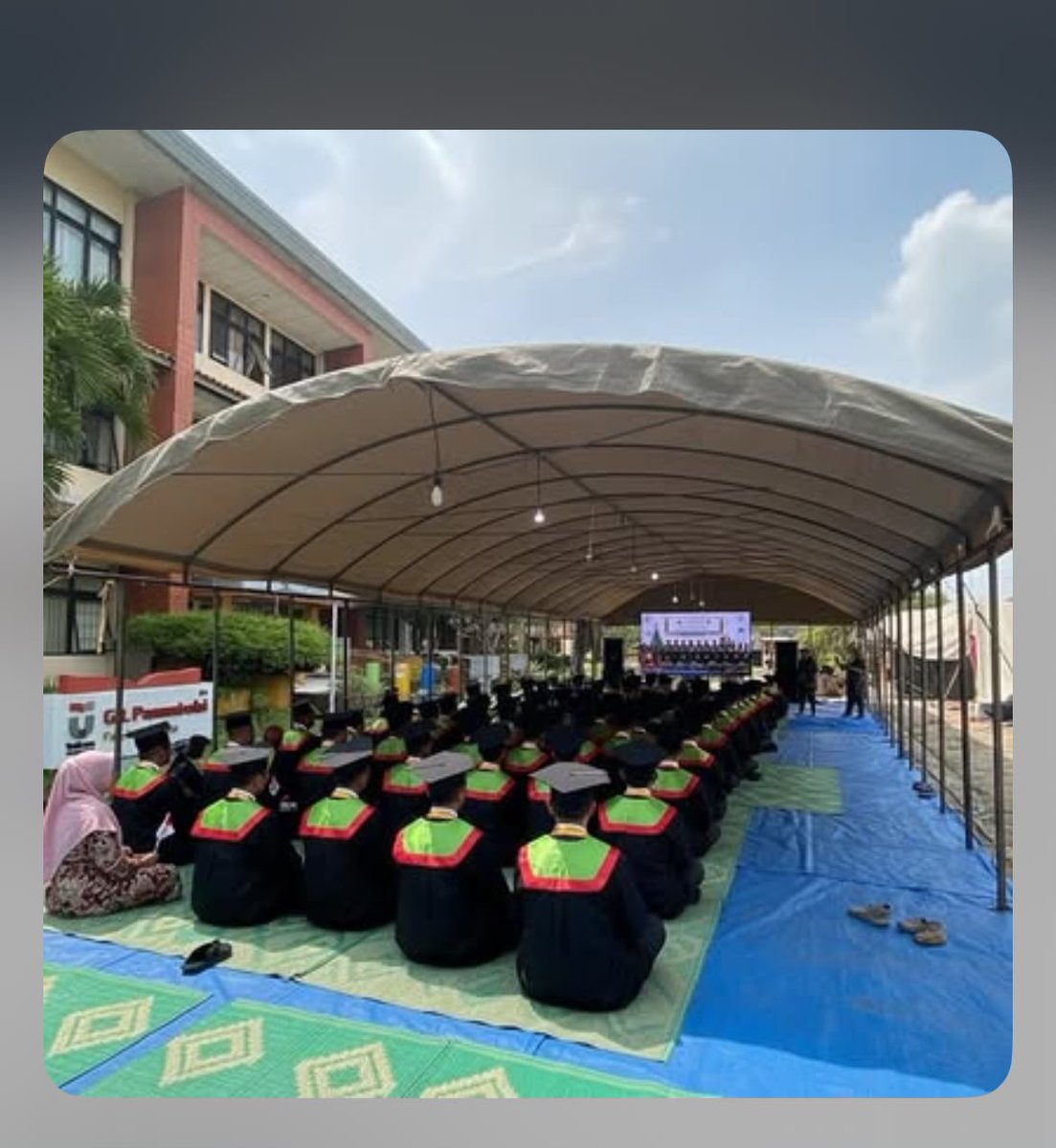 pukyymax's tweet photo. gambaran wisuda @TelUniversity september 2026 https://t.co/3yBnhrkvCo