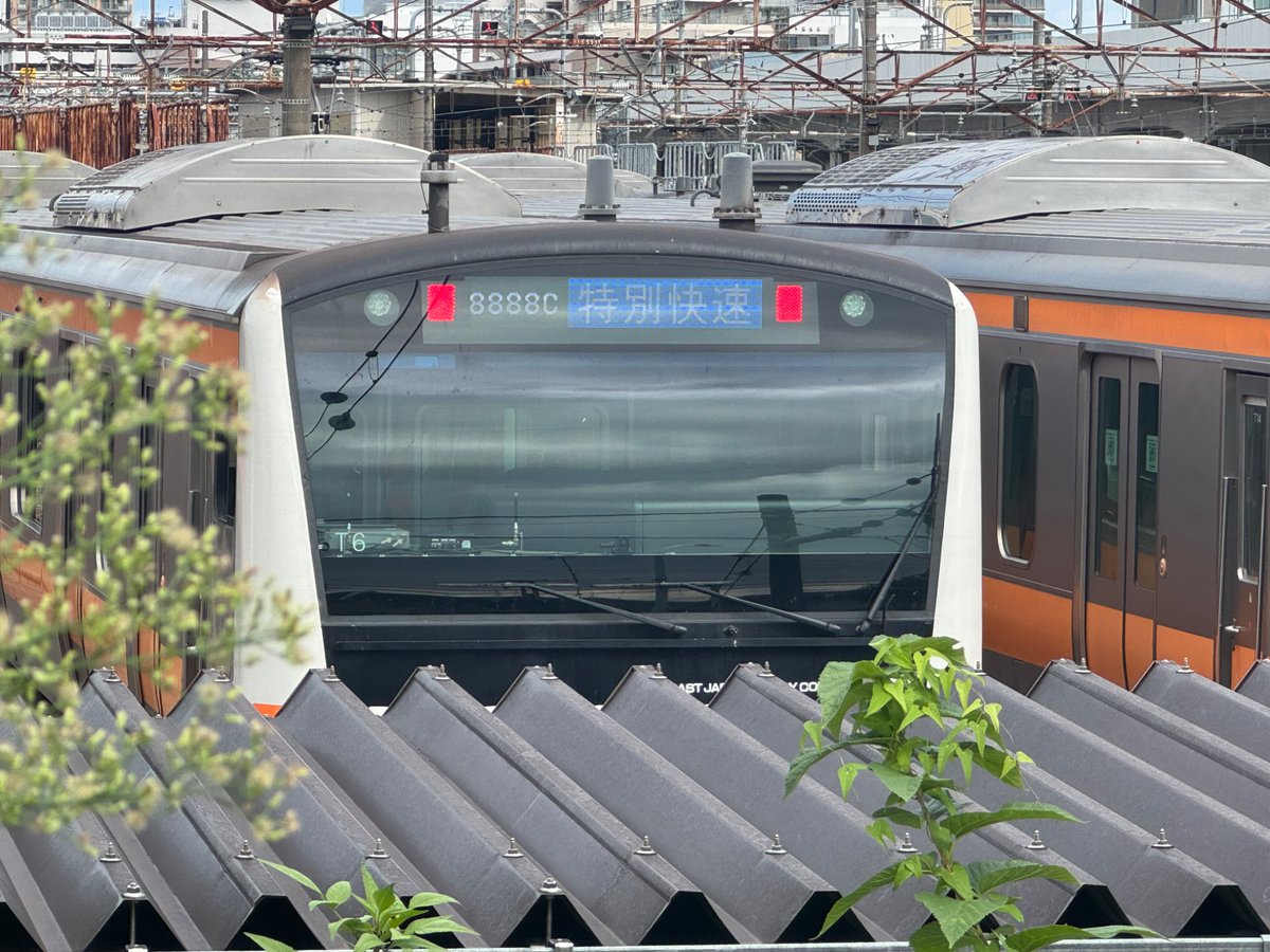 aocunjunta37764's tweet photo. #今日のムコ区

T6編成、T14編成が並んで

【特別快速】武蔵小金井  表示でした。

T6は8888C、T14は8888Bでした。
ミツb.cかよ笑 https://t.co/UyVD7OIT4P