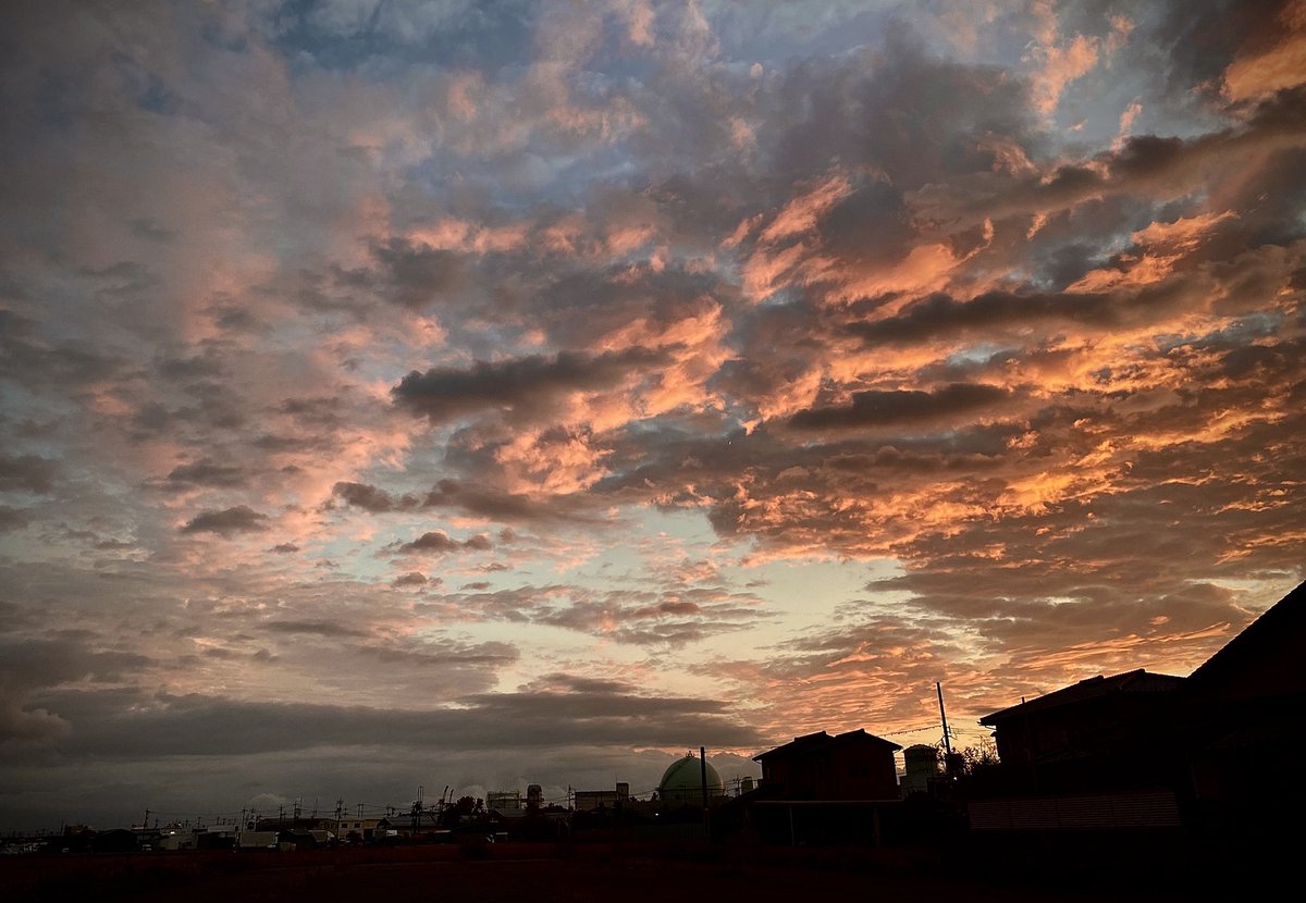 KENPI009's tweet photo. 夕焼け綺麗だった。 https://t.co/NNv6W3dKuD