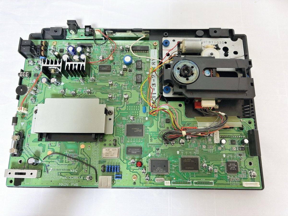 StoreSmartmart's tweet photo. お疲れ様です

PCエンジンDUOの修理メンテを行いました　いつもオーダーありがとうございます

もう何台修理したか分かりませんが、これからも身体の動く限りやっていきたいと思います💪　

DUOの調子が悪い時はお気軽にお問い合わせいただければ幸いです✨ https://t.co/QoL295qZUQ