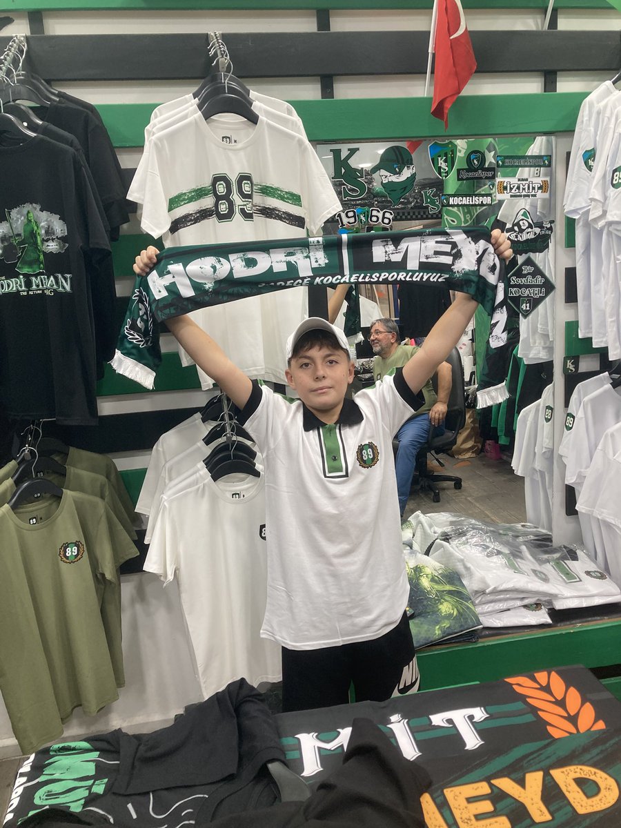 HM89Store's tweet photo. Belsa plaza mağazamız🟢⚫️ #kocaelispor https://t.co/h2a0dEAE7g