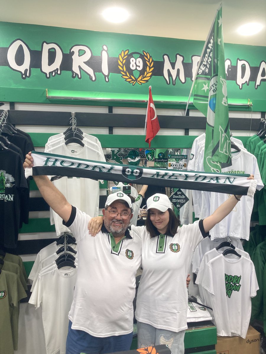 HM89Store's tweet photo. Belsa plaza mağazamız🟢⚫️ #kocaelispor https://t.co/h2a0dEAE7g