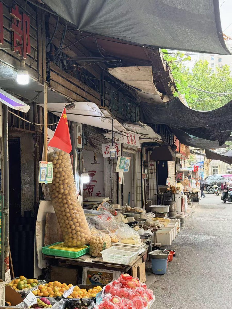 janethd94866545's tweet photo. 2026-09-07 17:35:10

门上的把手被换了方向，不习惯的人总要愣一下，那养出了一种微妙的设计幽默，里面包着主客之间的差异。

空姐的服务在云端积累，门的温暖在门口沉淀。 https://t.co/2C7rXLSxBi